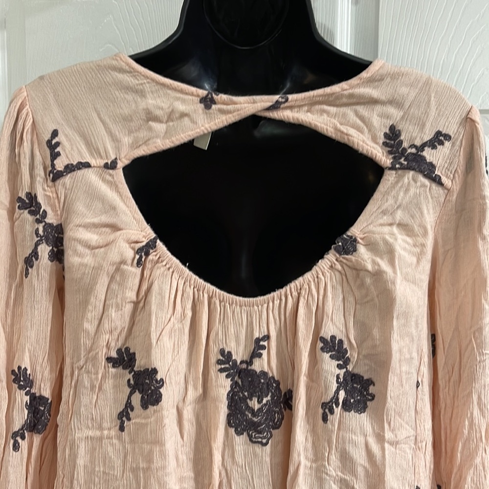 Peach and Gray Top - Picture 5 of 5